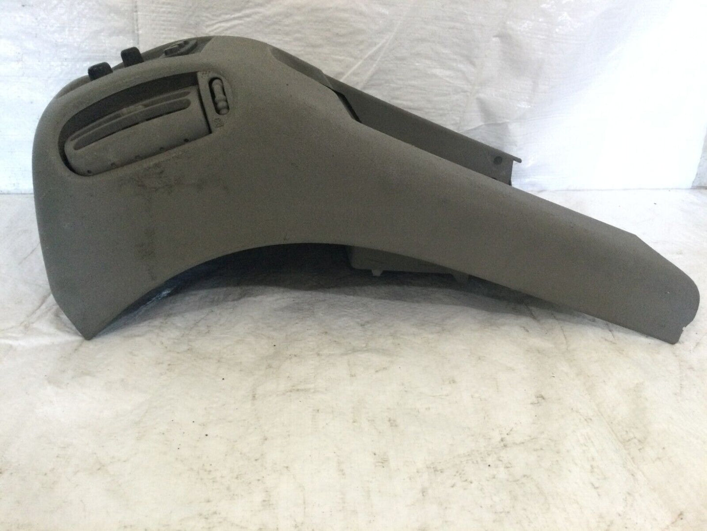 2003-2006 Cadillac Escalade Rear Center Vent W/ Radio Audio Control Jack Switch