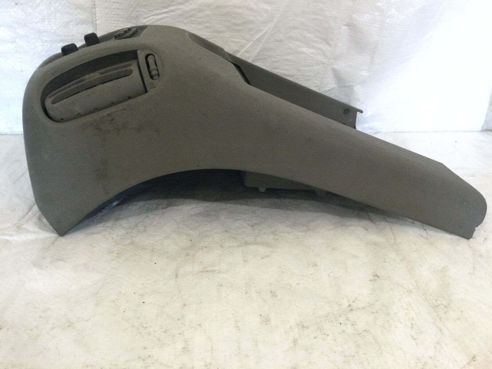 2003-2006 Cadillac Escalade Rear Center Vent W/ Radio Audio Control Jack Switch