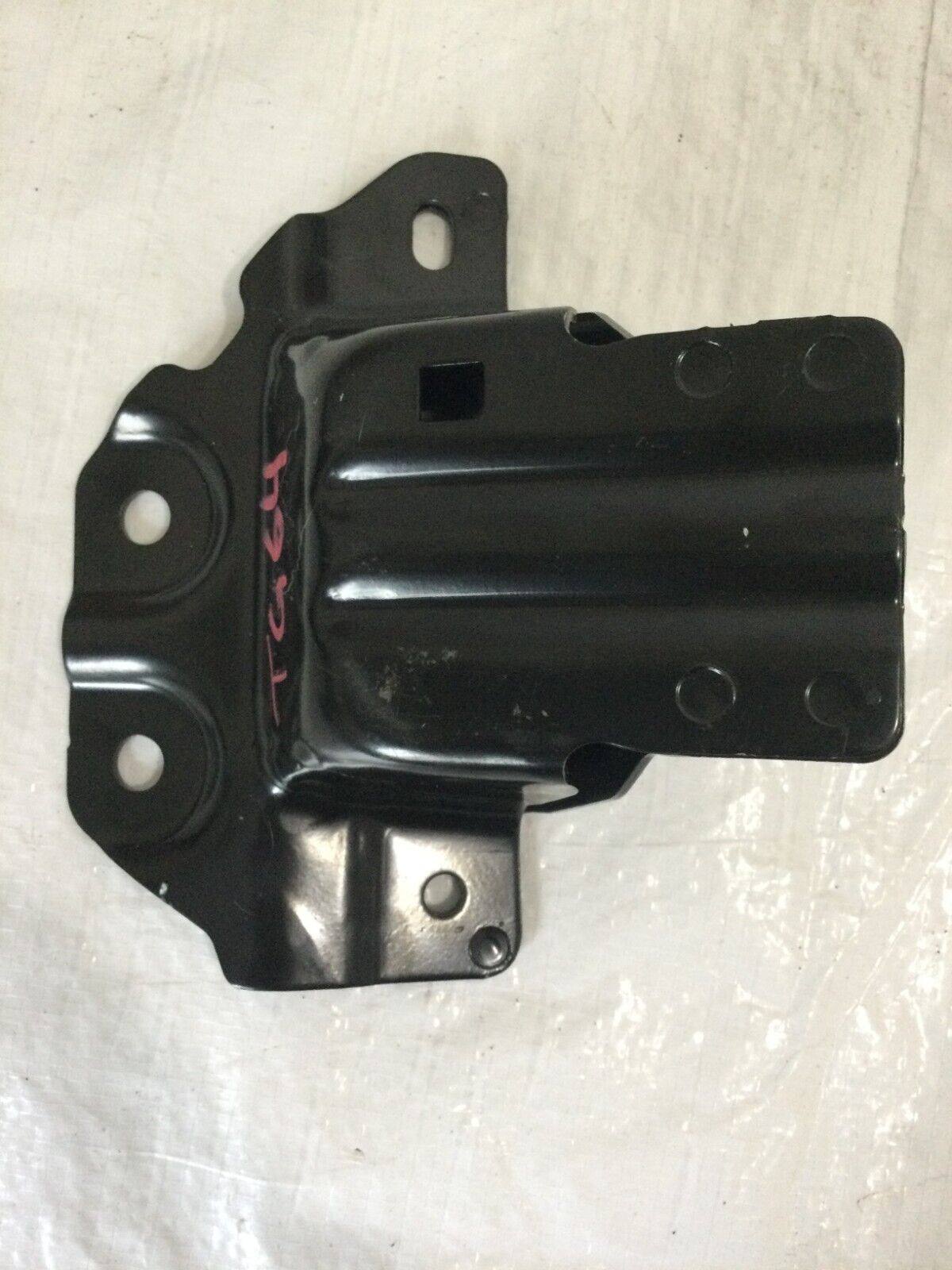 2019-2021 Chevy Silverado 1500 Left Fender Extension Bracket 23402952