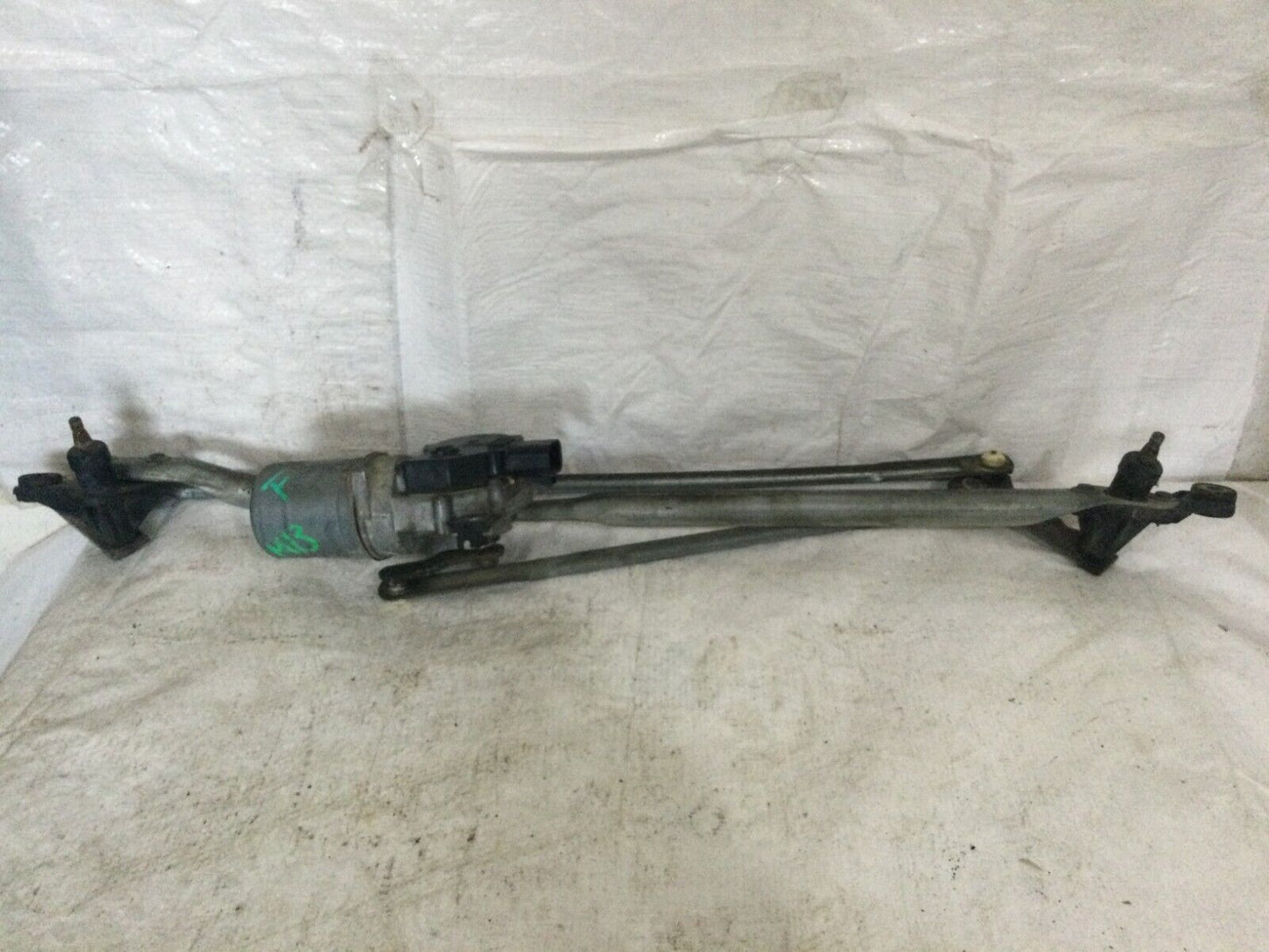 2006 Cadillac Escalade Windshield Wiper Motor W/ Linkage OEM 15287854