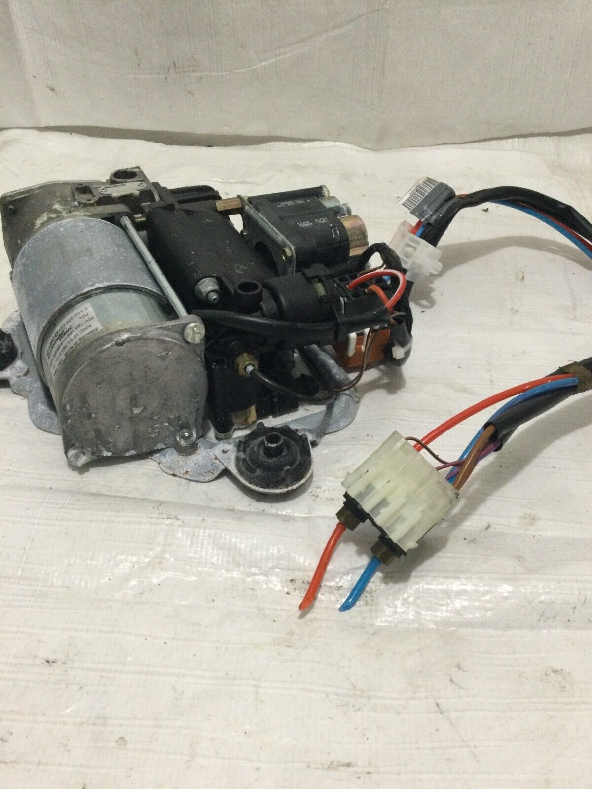 2004 BMW 745I Air Ride Suspension Compresor Pump OEM