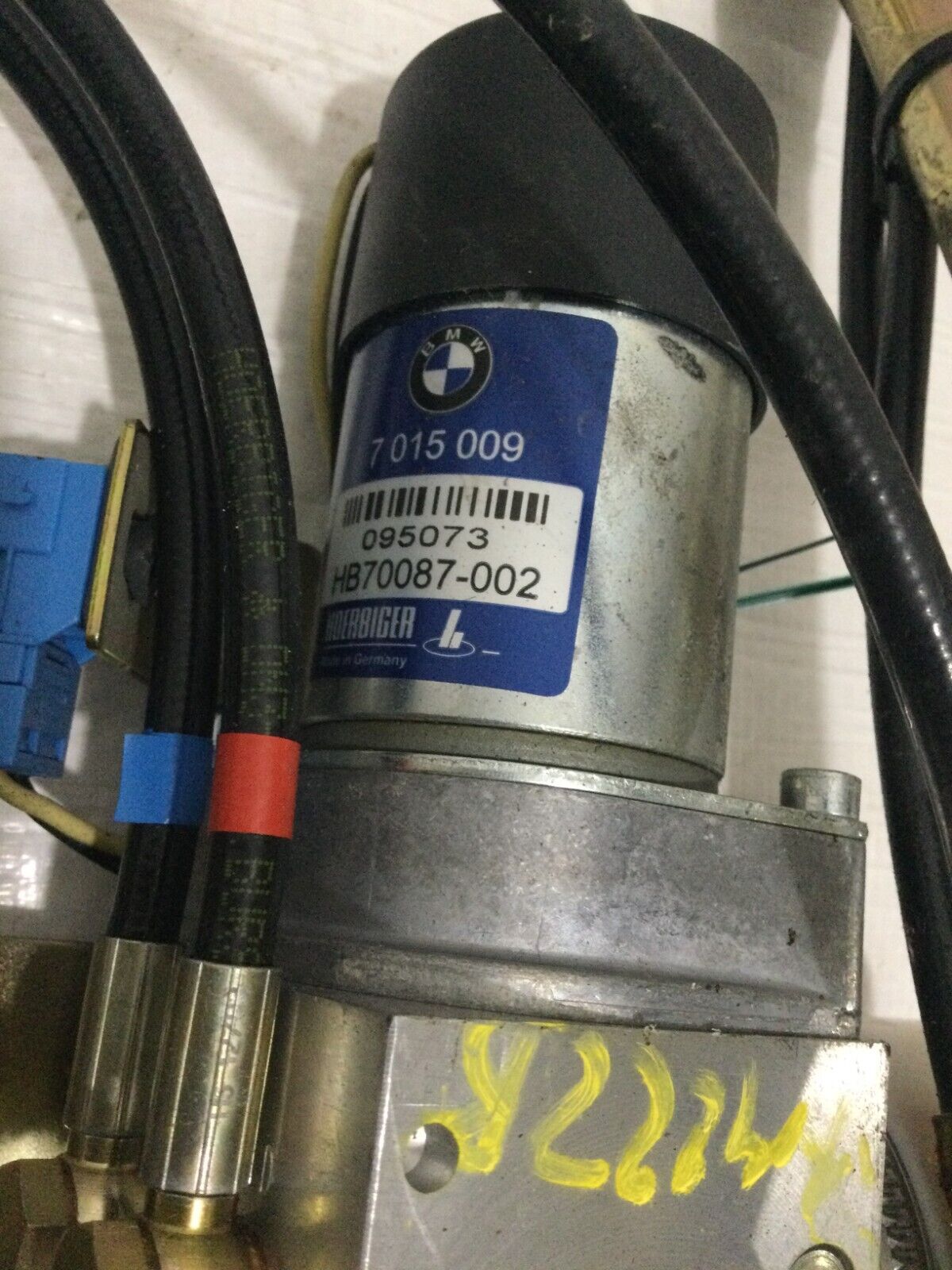 2004 BMW 745I Rear Trunk Lid Hydaulic Pump Actuator Motor 7015009 OEM