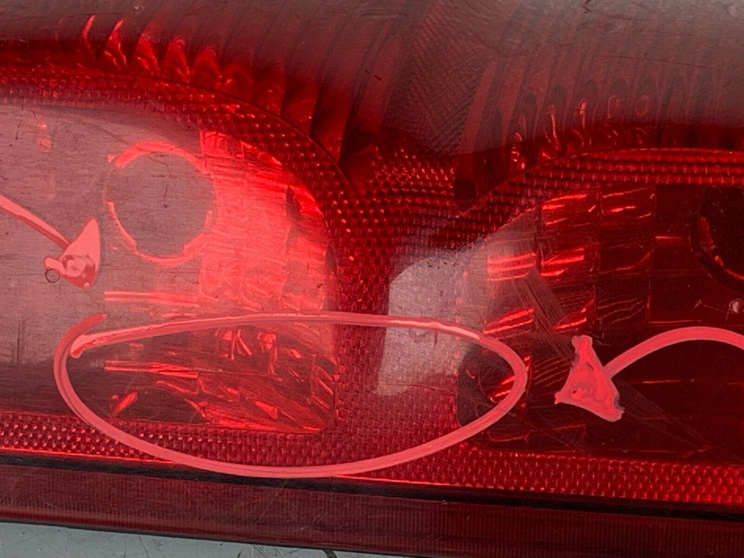 2002-2006 Chevrolet Avalanche Rear Left Driver Side Tail Light Lamp OEM 15771437