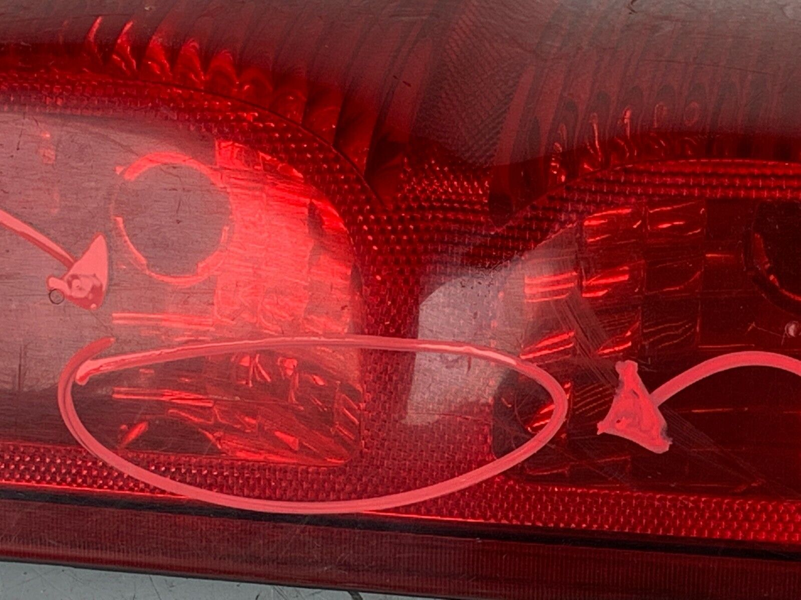 2002-2006 Chevrolet Avalanche Rear Left Driver Side Tail Light Lamp OEM 15771437