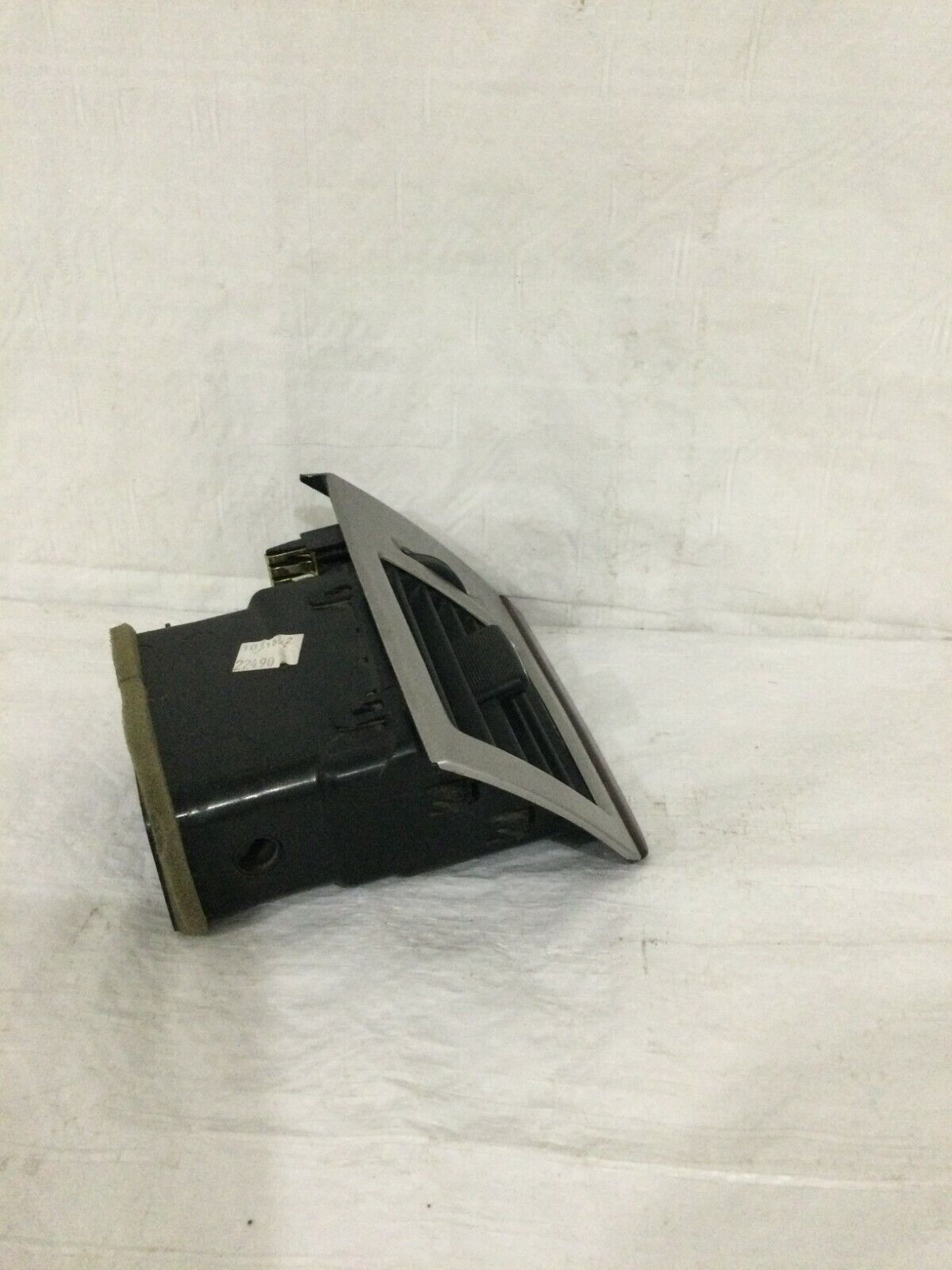 2007 Cadillac Escalade ESV Dash Air Vent Front LH OEM 15863360