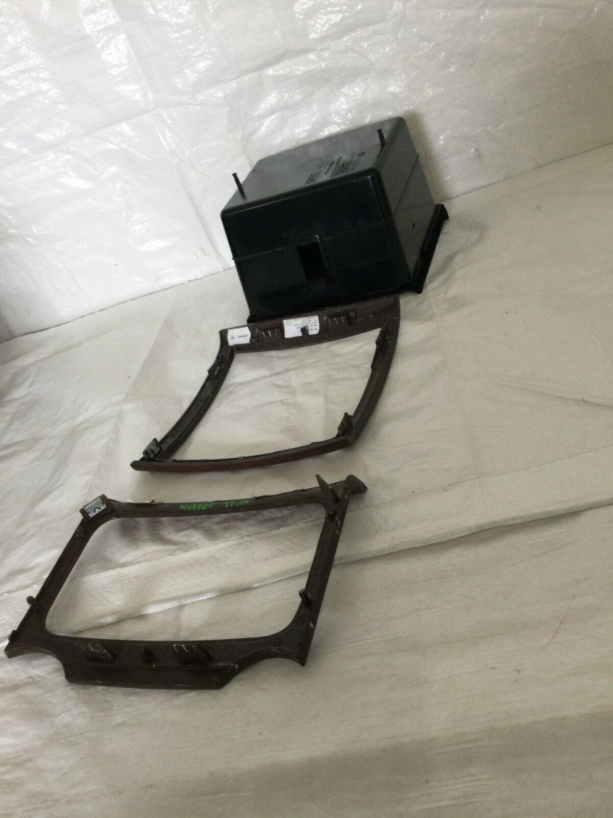 2007 Volkswagen Touareg Center Console Cup Holder Trim Cover Panel 7L6864378 OEM