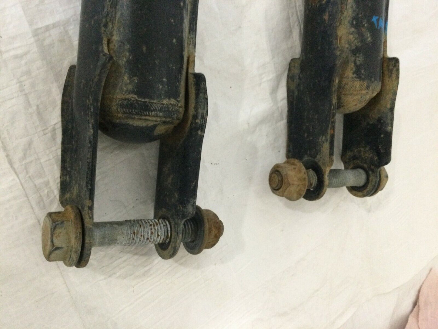 2019 GMC Sierra 2500HD 22990464 Front Shock Absorber Pair OEM