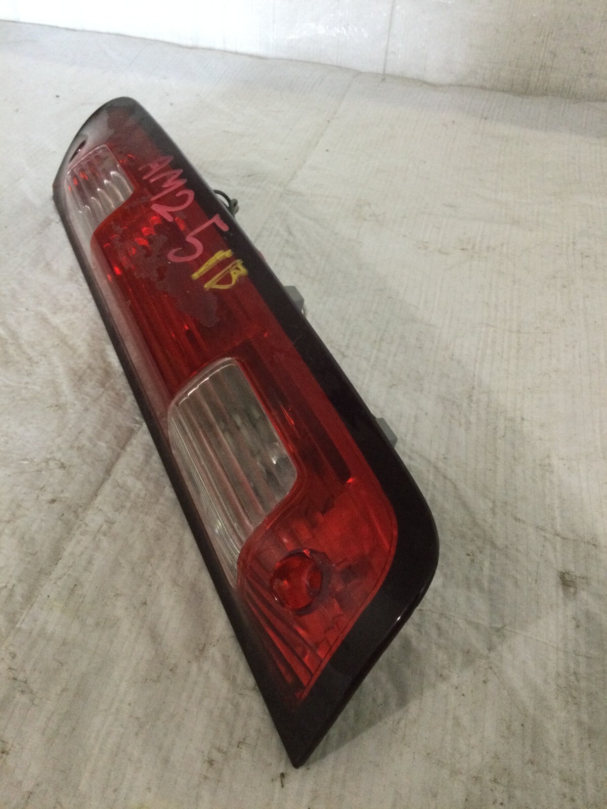 2019 RAM 1500 2500 CENTER HIGH MOUNT STOP LAMP THIRD BRAKE LIGHT OEM