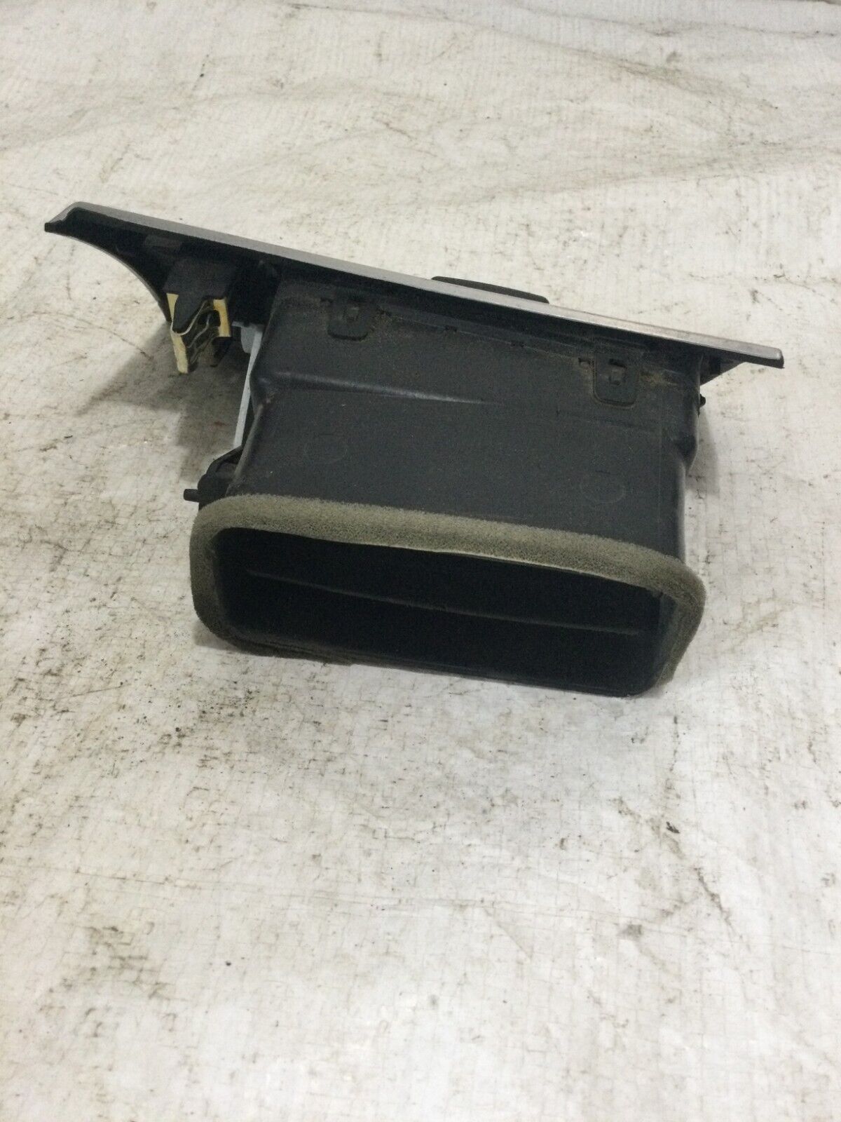 2007 Cadillac Escalade Left  Driver Dash Vent RUBY Trim 15863360 OEM