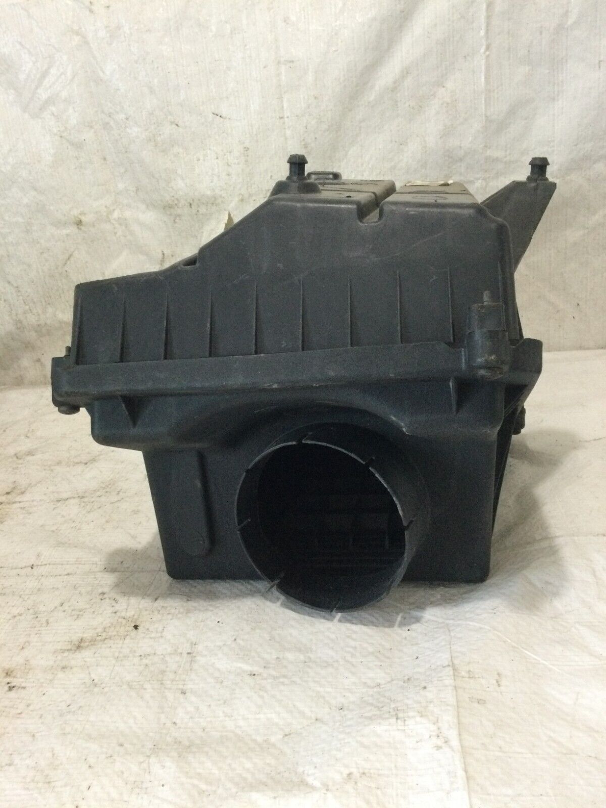 2007 Chevrolet Silverado 1500 Engine Air Cleaner Filter Box  25873812 OEM