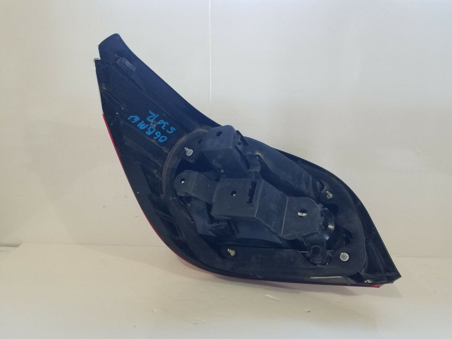 2006-2007 BMW E60 525 530 550 M5 Passenger RH Quarter Mounted Tail Lamp OEM