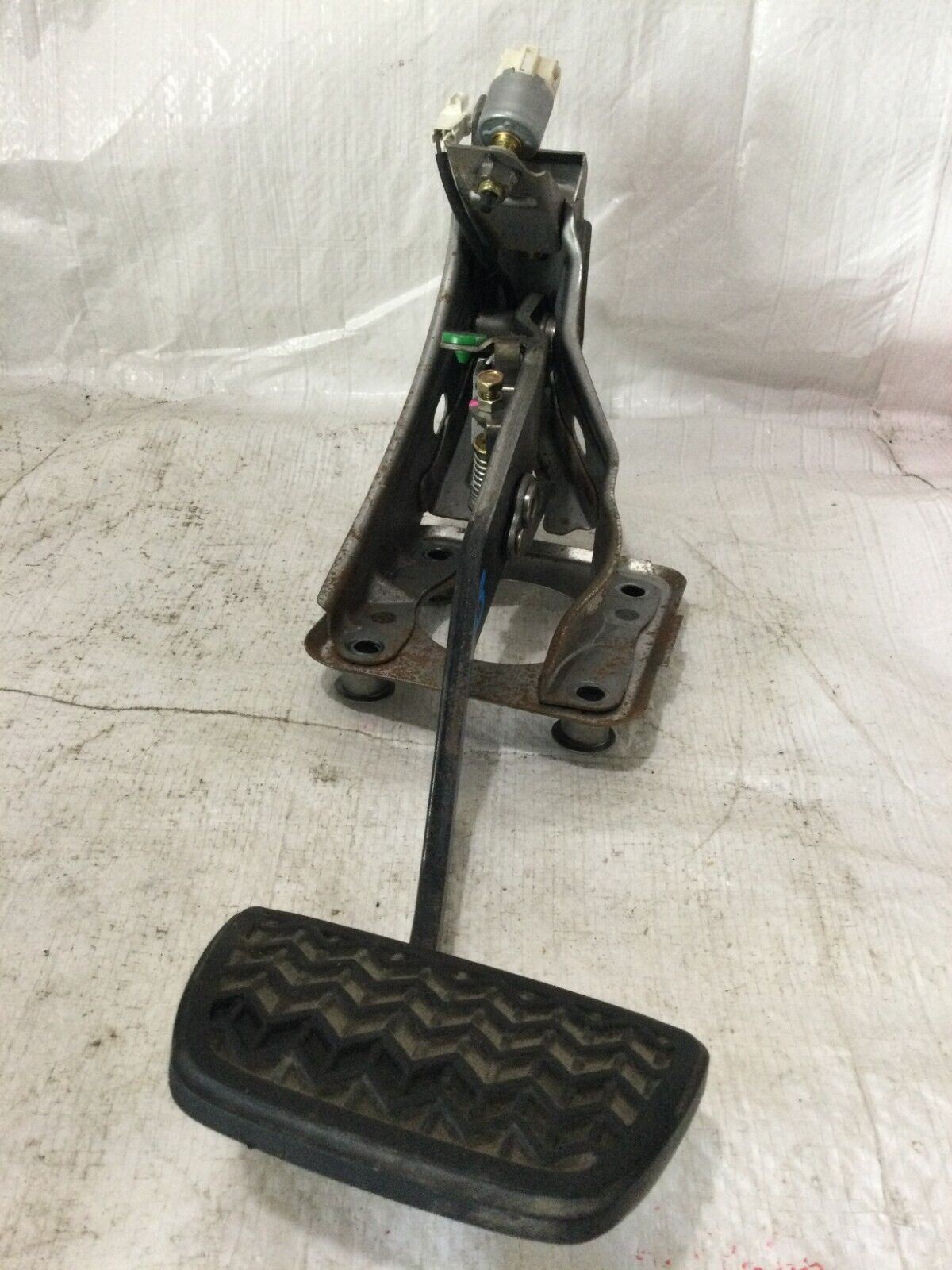 2001 - 2003 Toyota Highlander Brake Pedal Assembly OEM